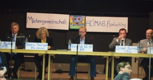 Vier OB-Kandidaten und der Moderator bei der Podiumsdiskusson Vier OB-Kandidaten und der Moderator bei der Podiumsdiskussion